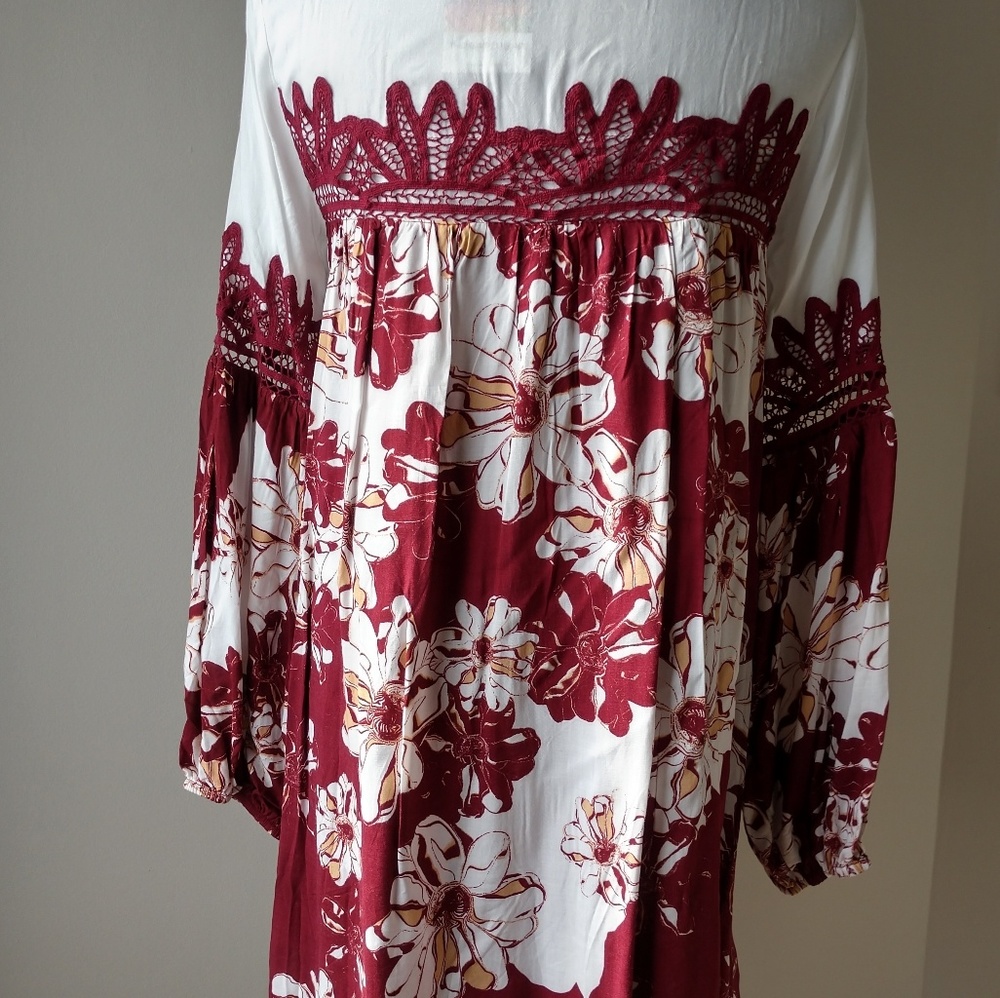 🎉HP🎉 Floral Crochet Shift Dress 💫 - Picture 6 of 8